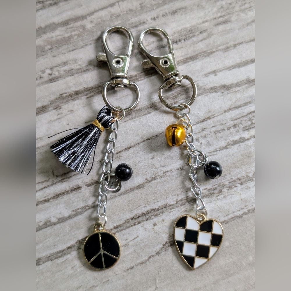 Checkered Heart Bag Charm with Jingle Bell - Picture 3 of 3
